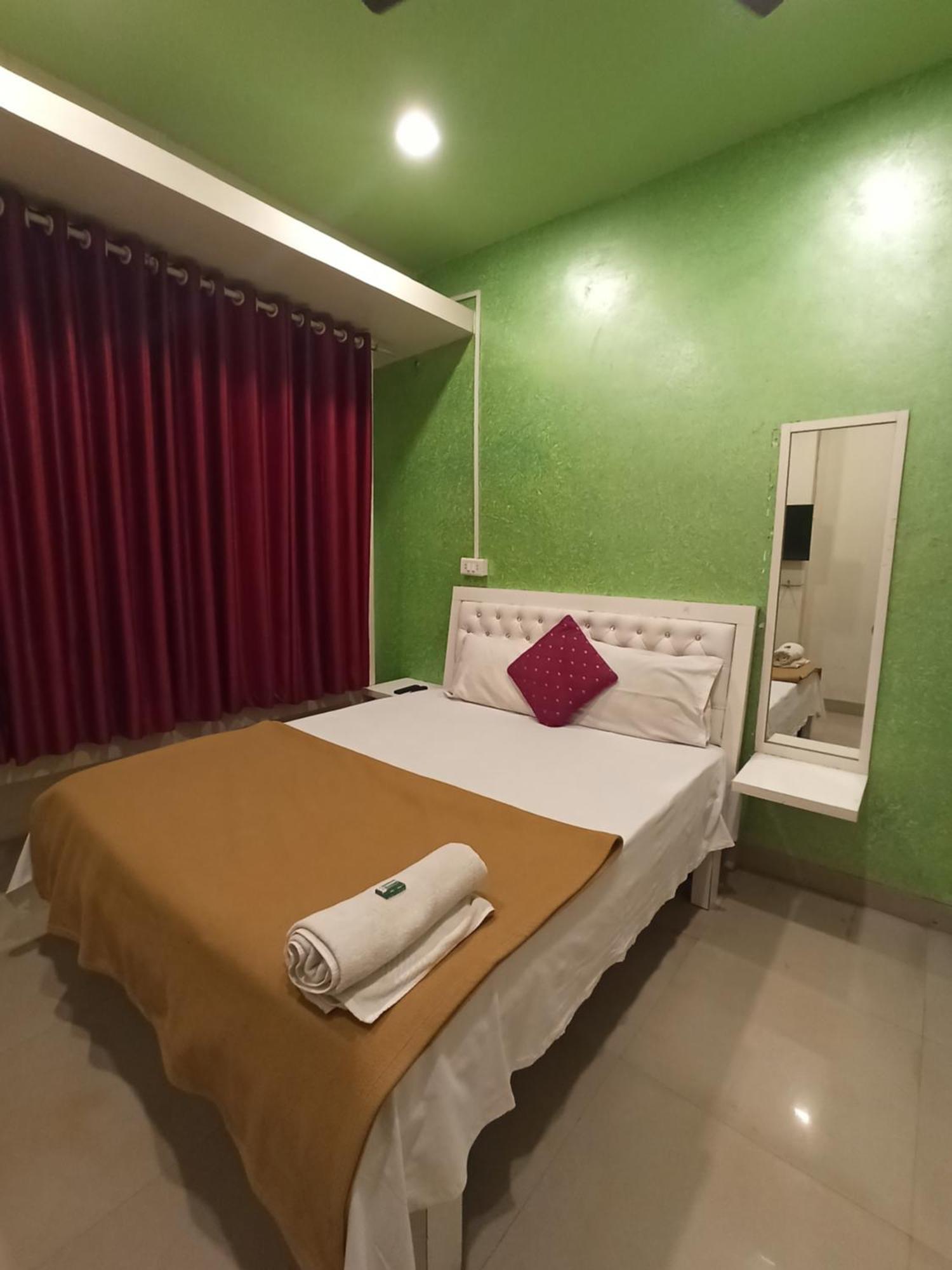 Malwade Motel Пуна Экстерьер фото